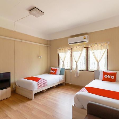 Oyo 743 Sweet Mango Cafe And Hostel Chiang Mai Ngoại thất bức ảnh