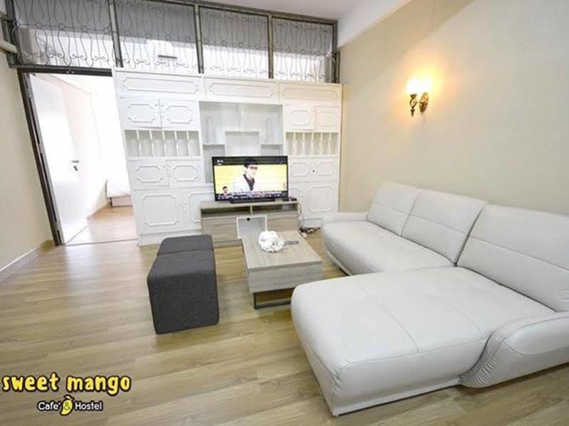 Oyo 743 Sweet Mango Cafe And Hostel Chiang Mai Ngoại thất bức ảnh