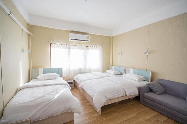 Oyo 743 Sweet Mango Cafe And Hostel Chiang Mai Ngoại thất bức ảnh