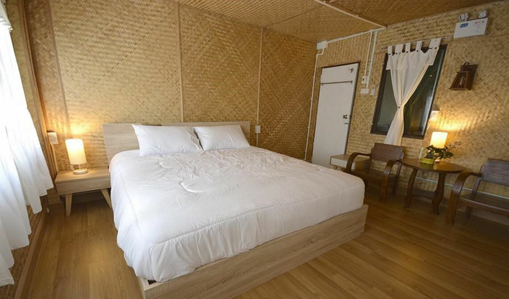 Oyo 743 Sweet Mango Cafe And Hostel Chiang Mai Ngoại thất bức ảnh