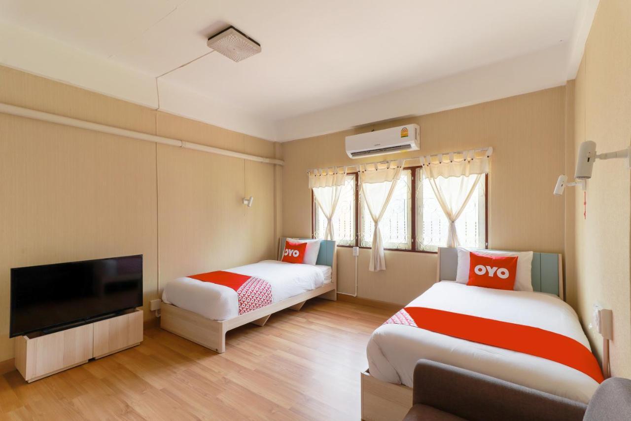 Oyo 743 Sweet Mango Cafe And Hostel Chiang Mai Ngoại thất bức ảnh